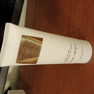 Oscar de la Renta Alibi body lotion